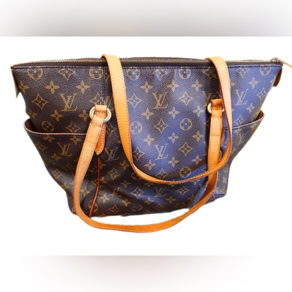 Louis Vuitton Handbags - ✨SOLD✨ Louis Vuitton Totally MM Monogram